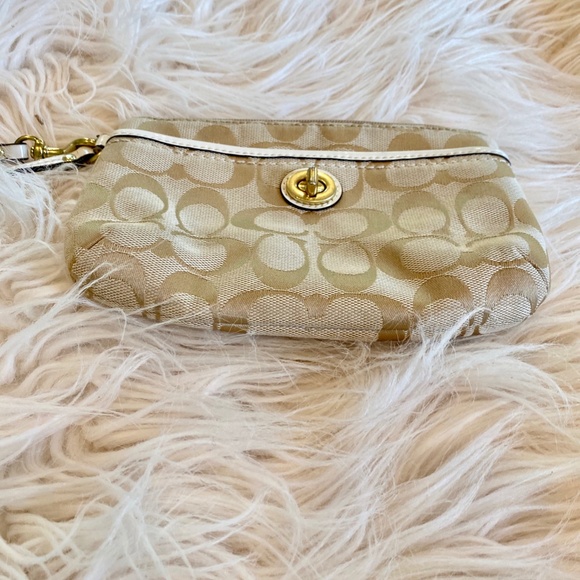 Coach Classic Signature C Turnlock Wristlet - Picture 5 of 6